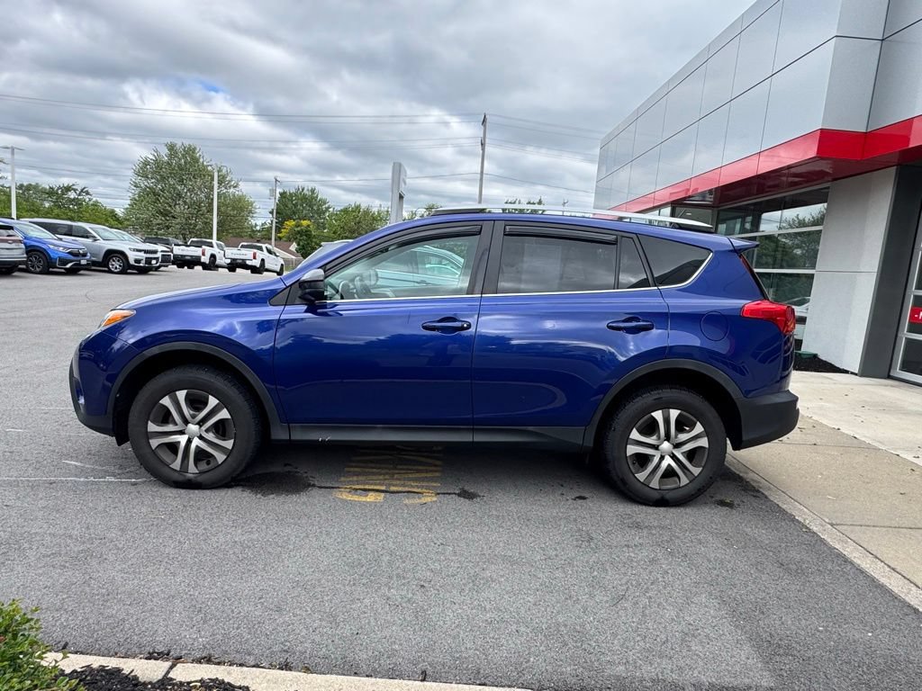 Used 2014 Toyota RAV4 LE AWD/4WD image 2