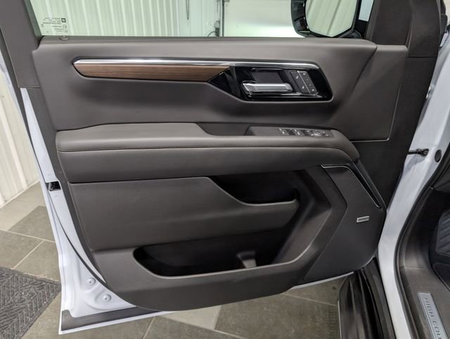 Used 2026 Chevrolet Tahoe High Country w/ Sun And Tow Package AWD/4WD image 14