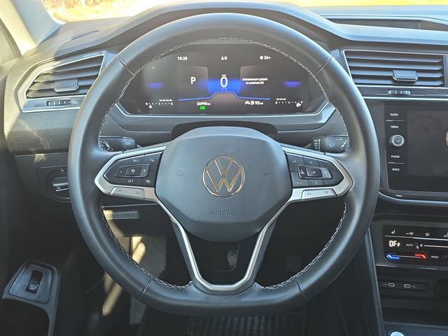 Used 2024 Volkswagen Tiguan SE image 19
