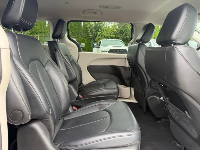 Used 2024 Chrysler Pacifica Limited FWD image 12