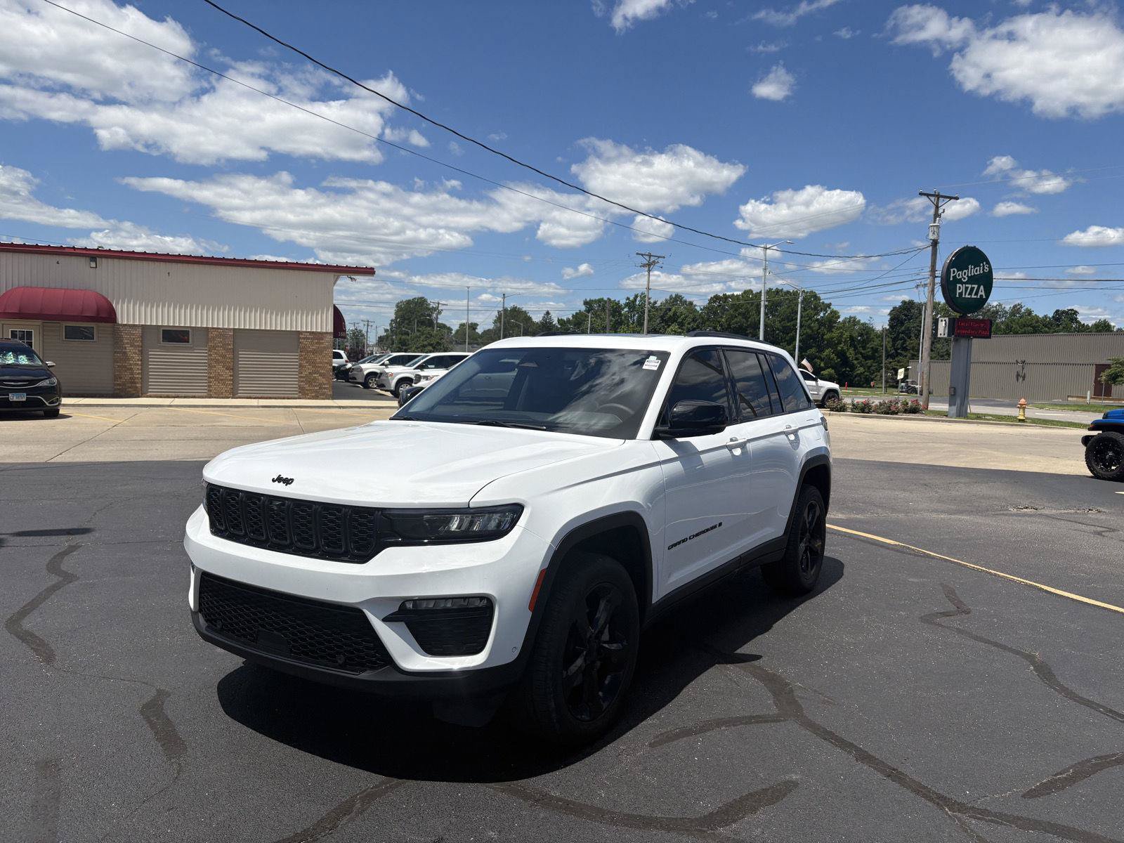 Used 2023 Jeep Grand Cherokee Limited w/ Luxury Tech Group II AWD/4WD image 6