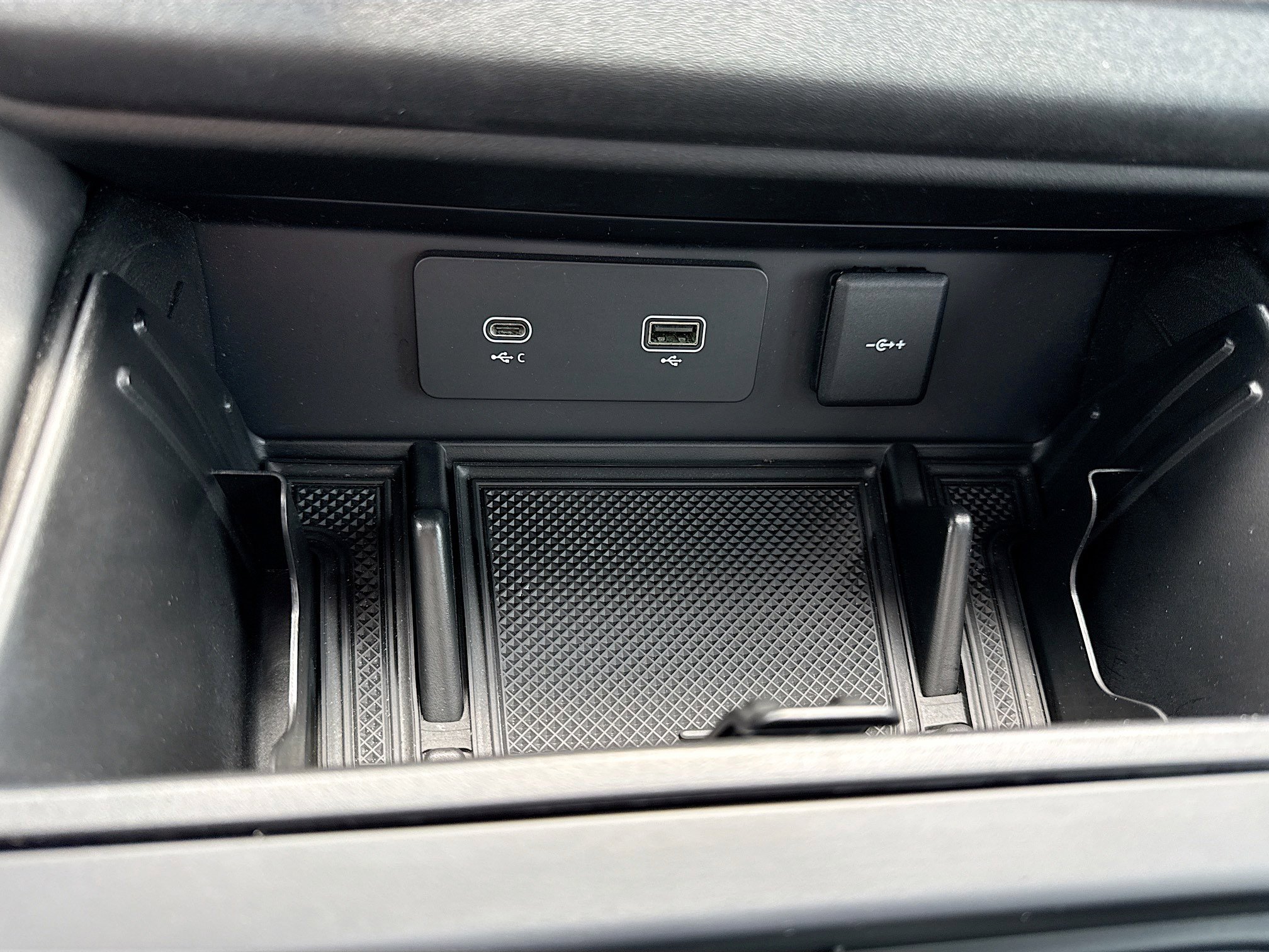 Used 2023 Land Rover Defender 90 V8 image 30