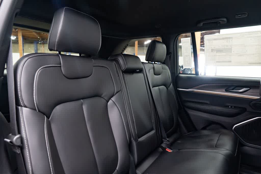 New 2026 Jeep Grand Cherokee Limited AWD/4WD image 30
