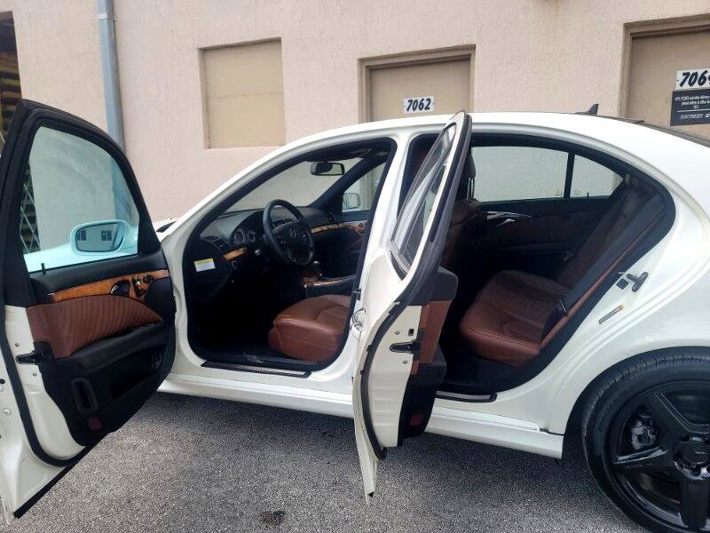 Used 2009 Mercedes-Benz E 550 Sedan image 16
