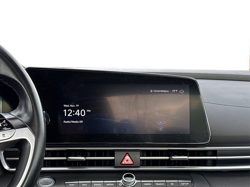 Certified 2023 Hyundai Elantra Limited w/ Preferred Accessory Package image 18