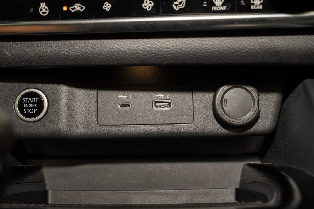 Used 2022 Nissan Rogue SV w/ SV Premium Package image 17