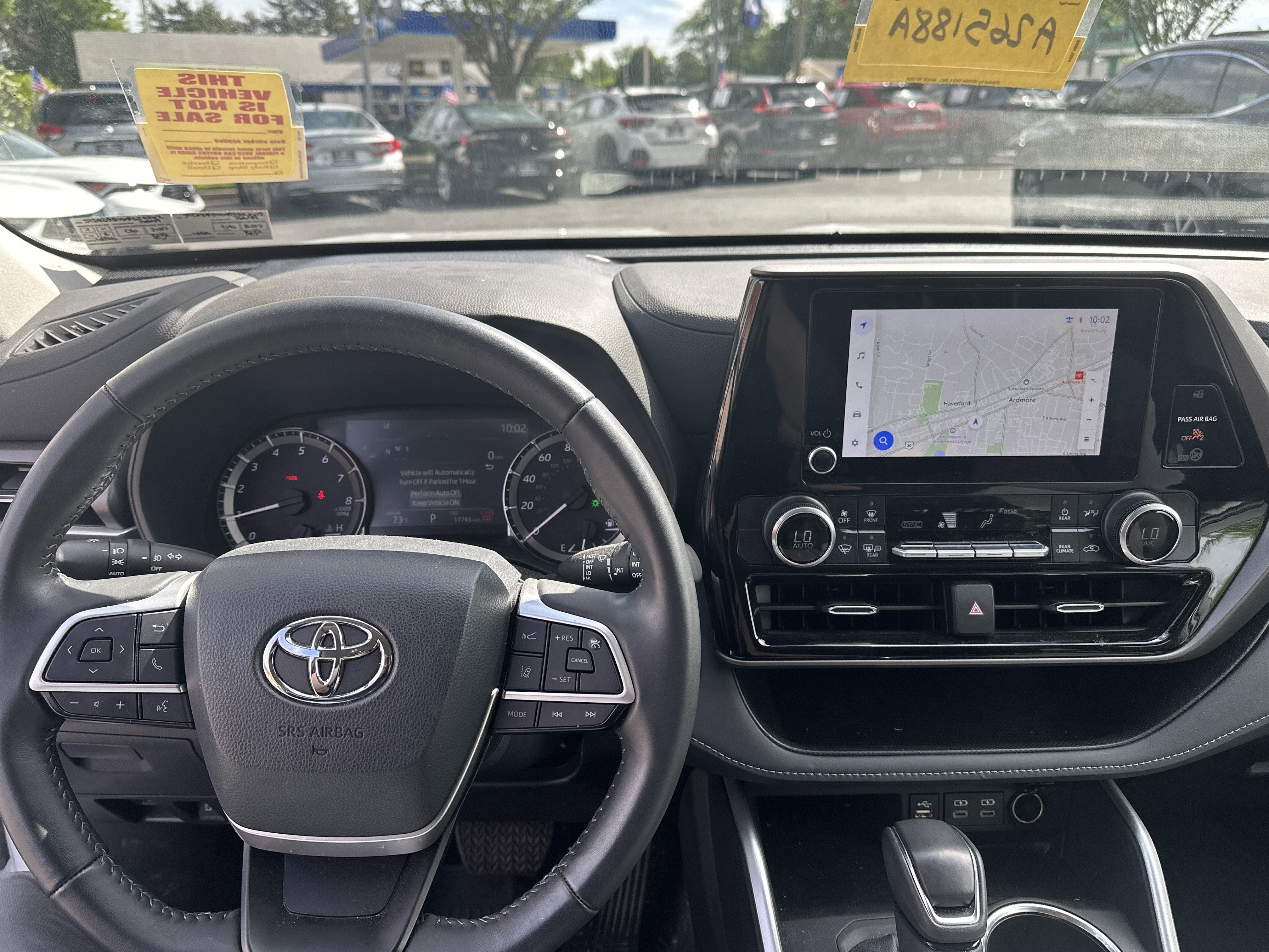 Used 2024 Toyota Highlander LE AWD/4WD image 12