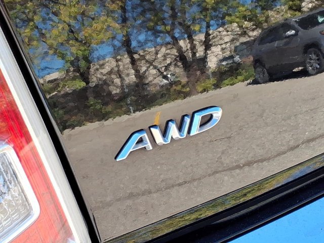 Used 2014 Chrysler 300 AWD w/ Driver Convenience Group image 12