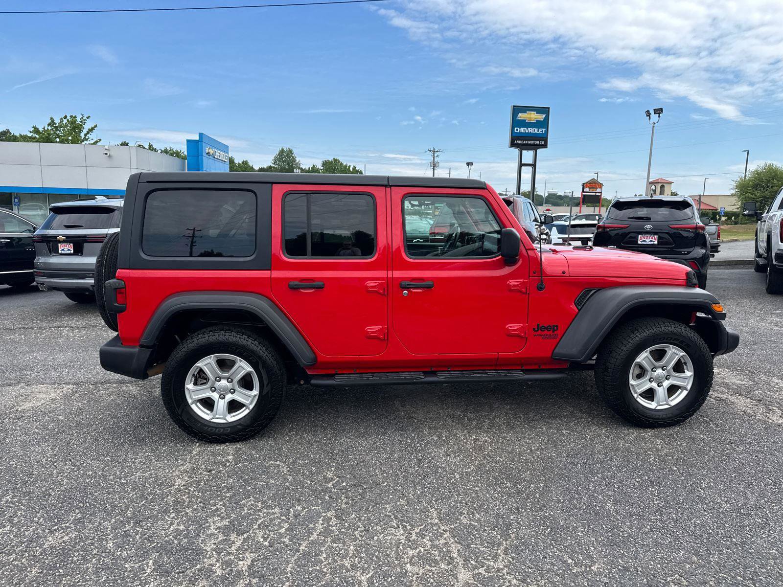 Used 2019 Jeep Wrangler Unlimited Sport S AWD/4WD image 4