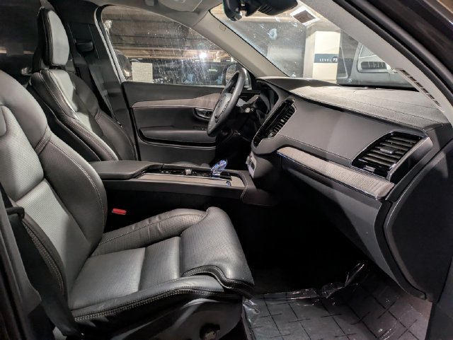 New 2025 Volvo XC90 B6 Ultra w/ Protection Package Premier AWD/4WD image 30