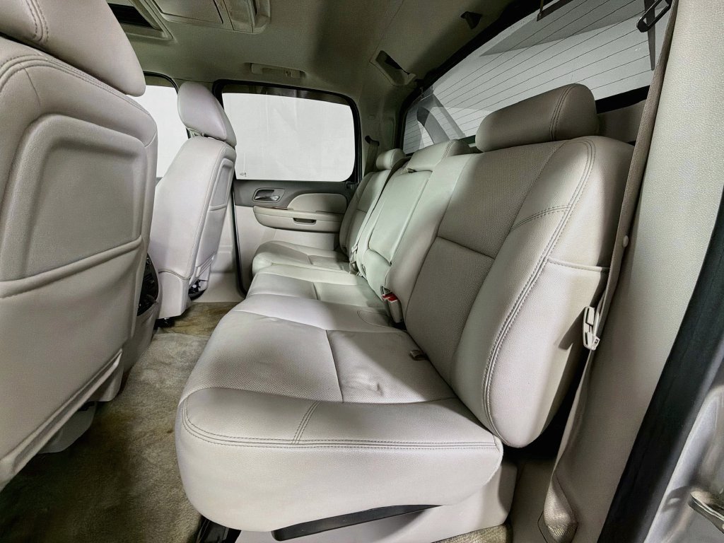 Used 2013 Chevrolet Avalanche LTZ AWD/4WD image 19