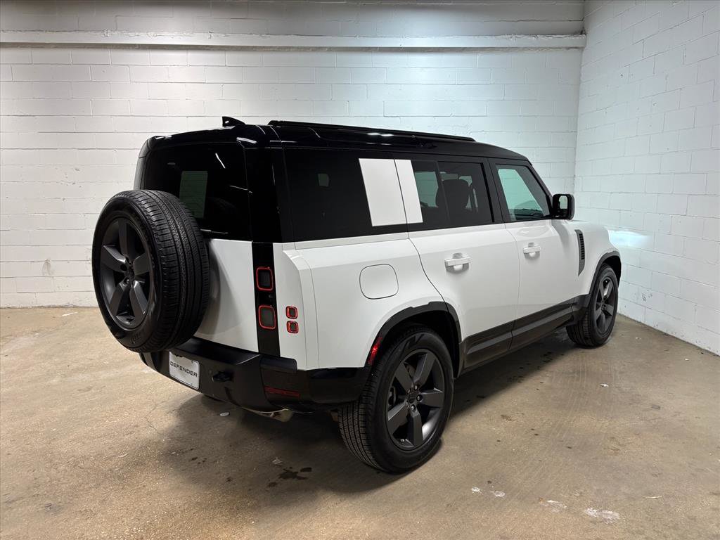Used 2026 Land Rover Defender 110 X-Dynamic SE image 6