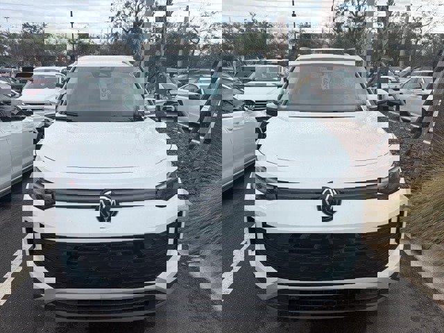 Used 2025 Volkswagen Tiguan S image 4