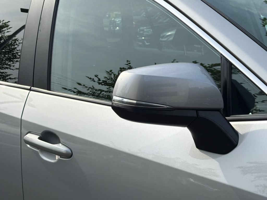 Used 2025 Toyota RAV4 XLE AWD/4WD image 8