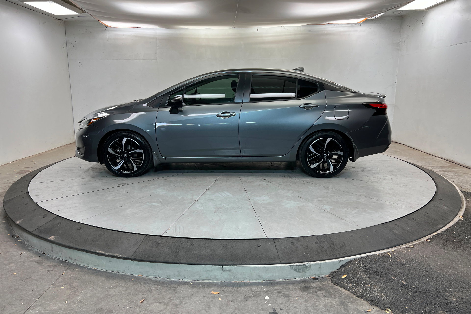 Used 2024 Nissan Versa SR w/ Trunk Package image 2