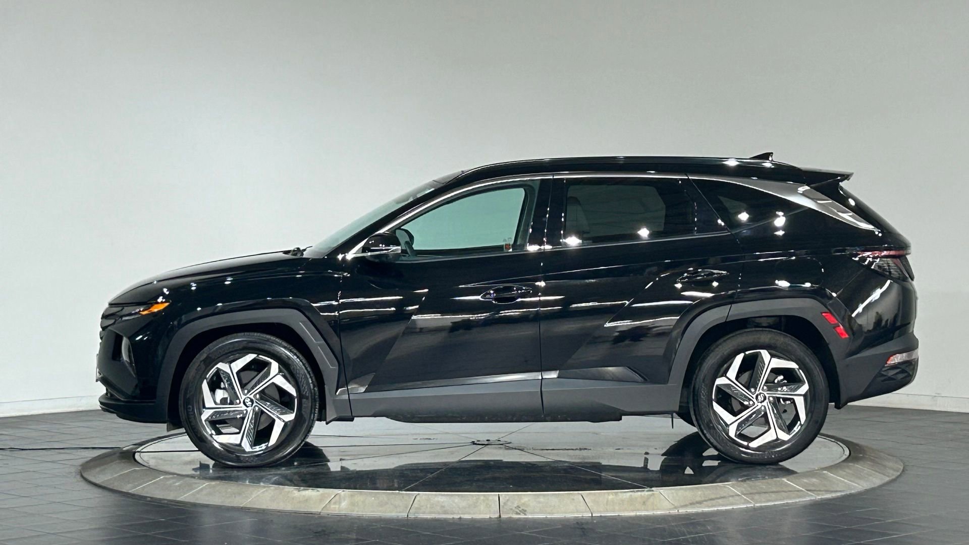 Used 2023 Hyundai Tucson Limited image 6