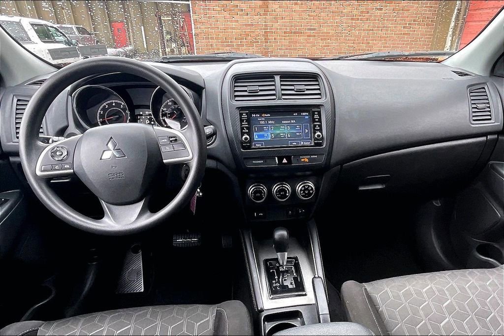Used 2020 Mitsubishi Outlander Sport SE AWD/4WD image 14
