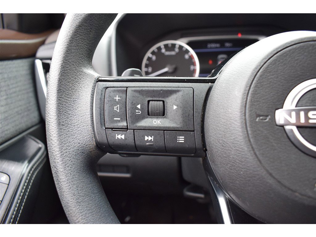 Used 2023 Nissan Rogue SV image 24
