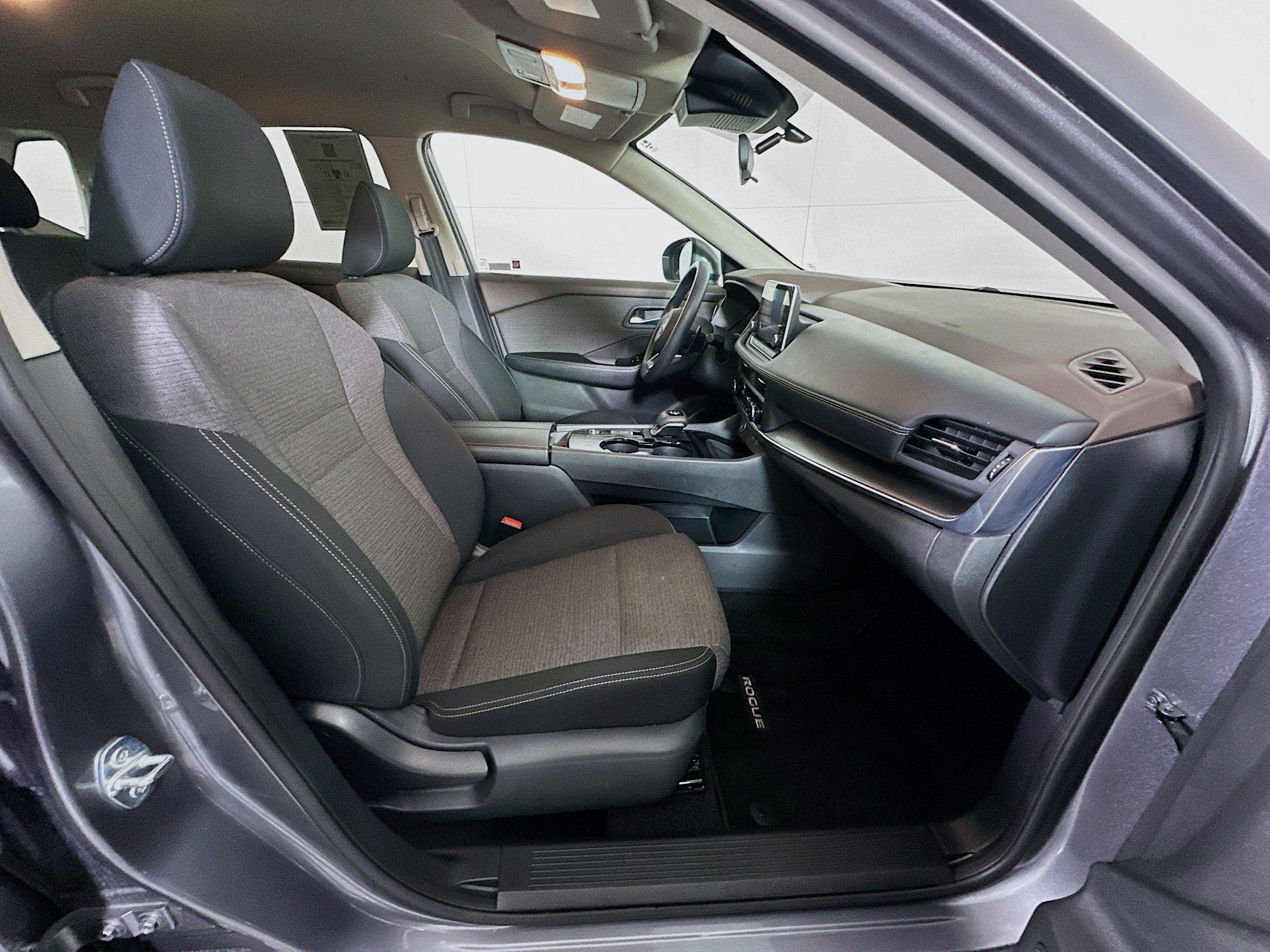 Used 2023 Nissan Rogue SV image 29