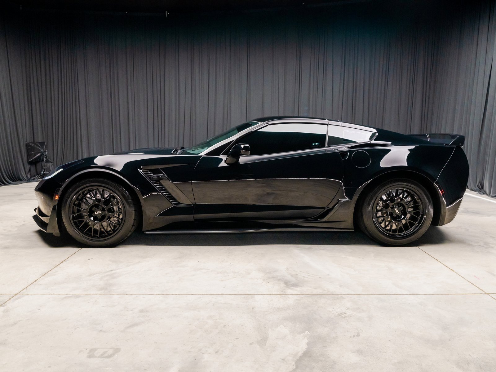 Used 2016 Chevrolet Corvette Z06 w/ 3LZ Preferred Equipment Group image 10