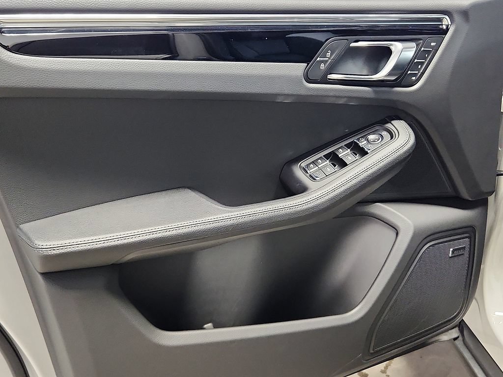 New 2026 Porsche Macan AWD/4WD image 13
