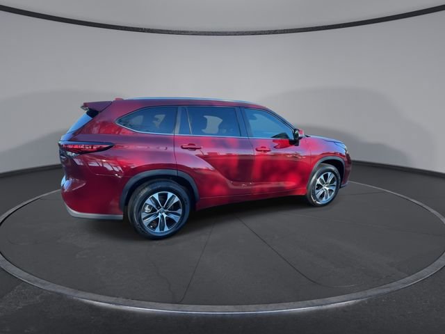 Used 2023 Toyota Highlander XLE image 15