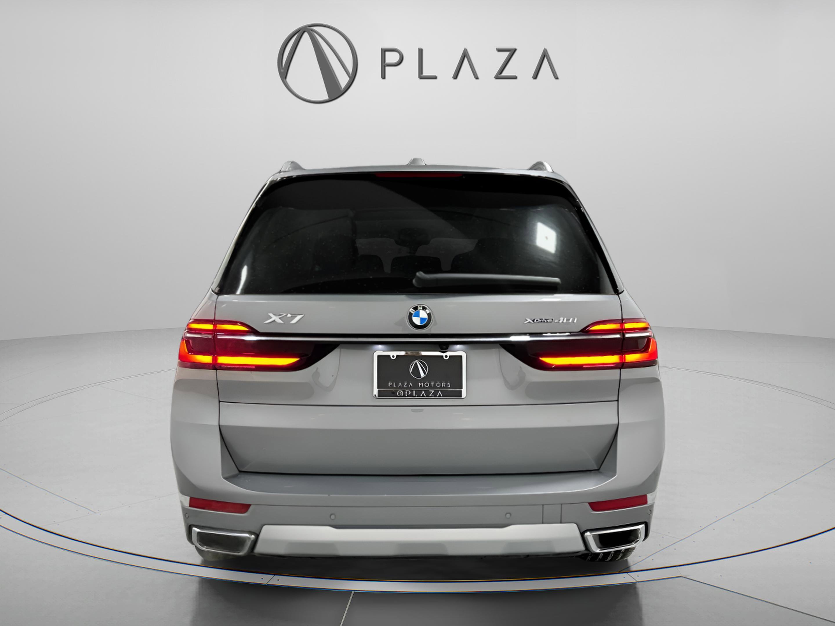 Used 2025 BMW X7 xDrive40i image 4