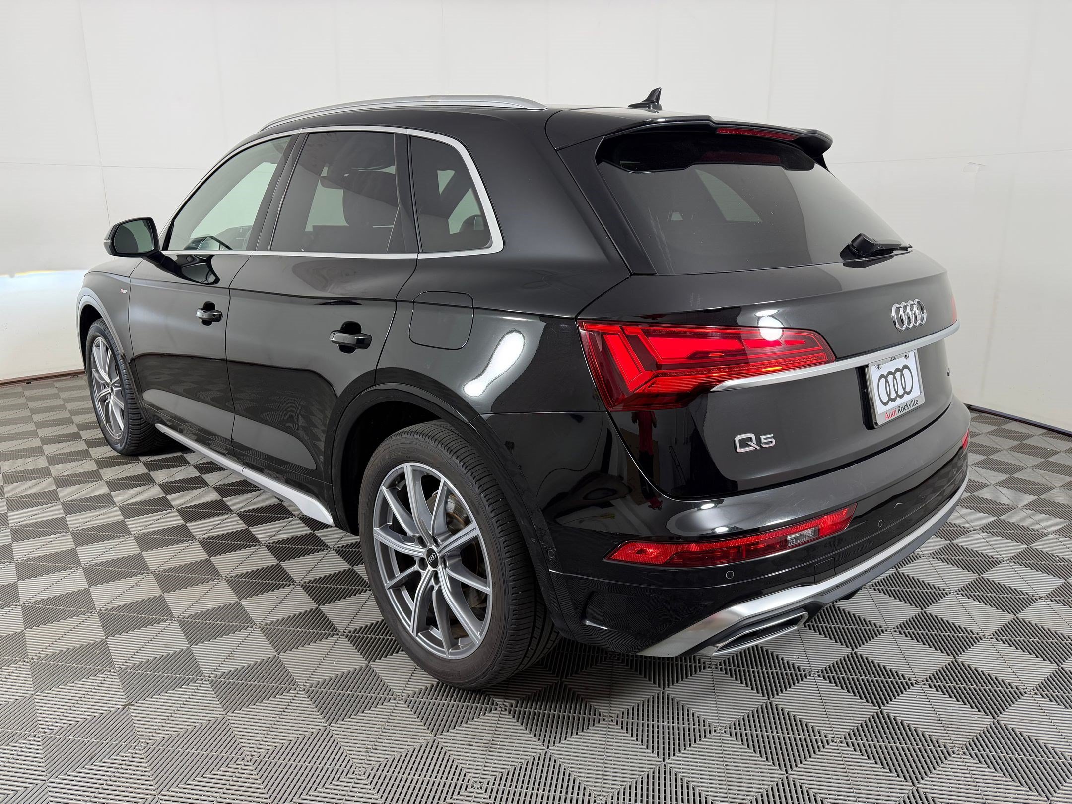 Used 2021 Audi Q5 e Prestige AWD/4WD image 3