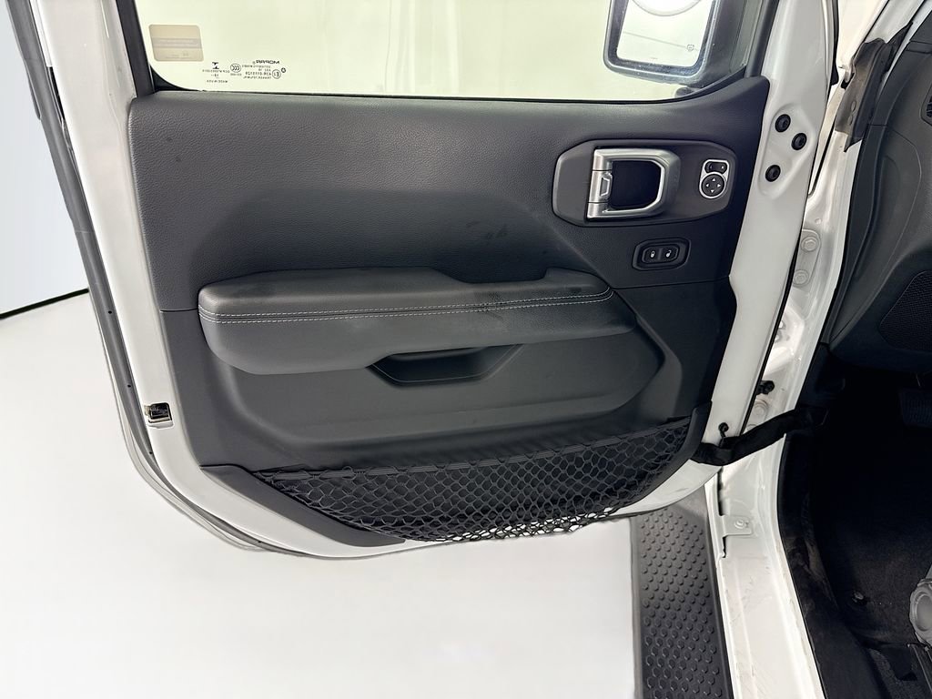Used 2019 Jeep Wrangler Unlimited Sahara image 24