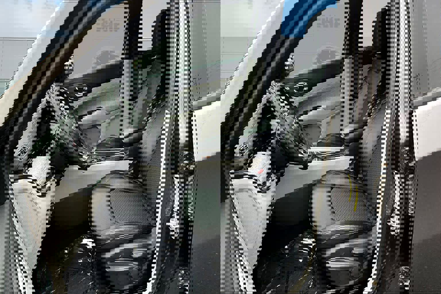 Used 2024 Jeep Compass Latitude image 17