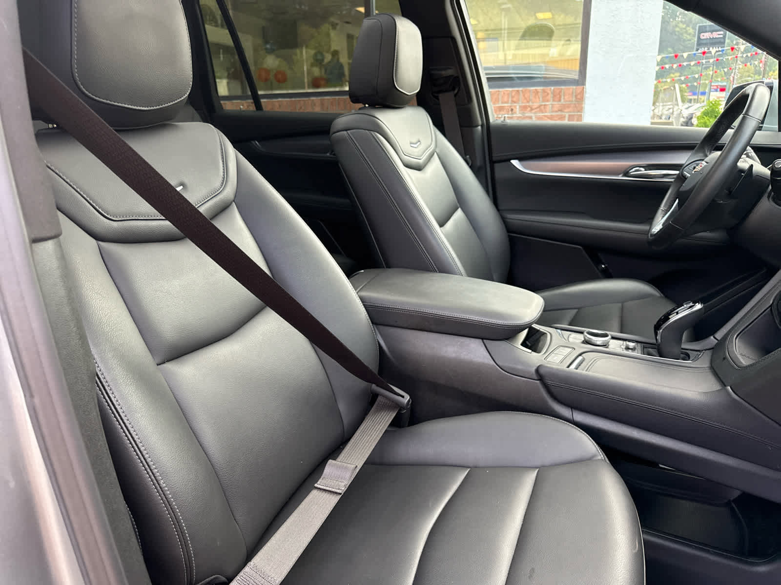 Used 2024 Cadillac XT6 Luxury w/ LPO, Floor Liner Package image 37
