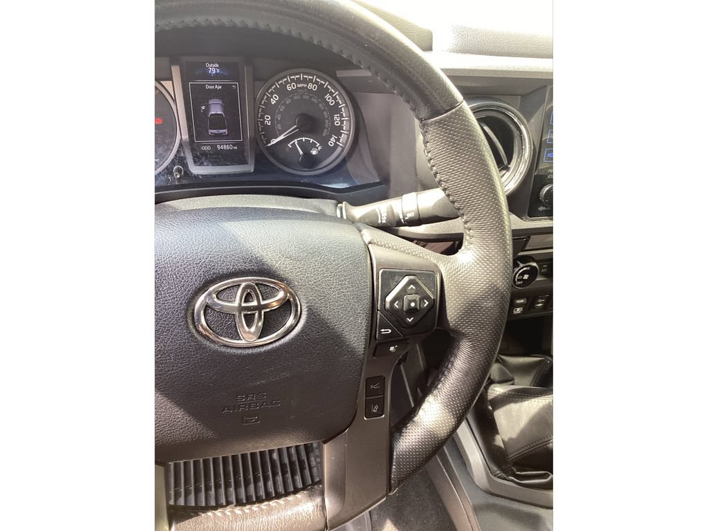 Used 2018 Toyota Tacoma TRD Sport AWD/4WD image 28