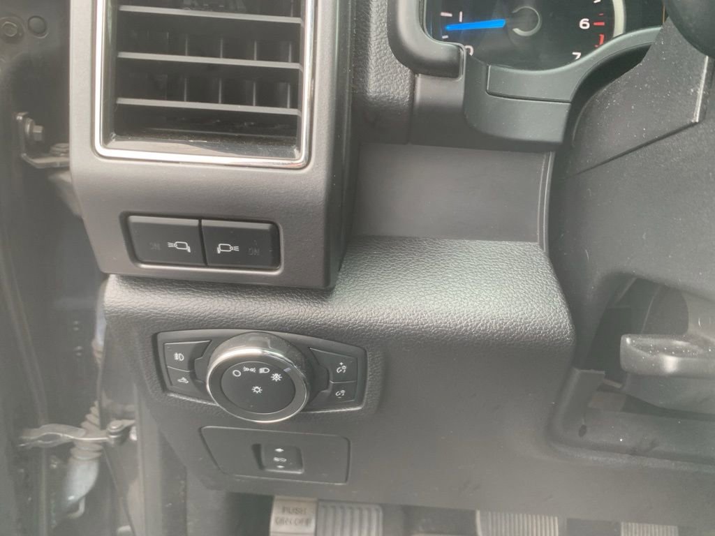 Used 2017 Ford F150 XLT w/ Equipment Group 302A Luxury AWD/4WD image 19