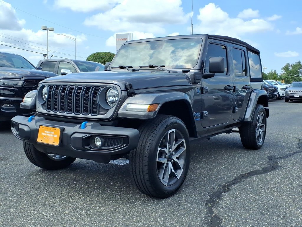 Used 2024 Jeep Wrangler Unlimited w/ Convenience Group AWD/4WD image 3