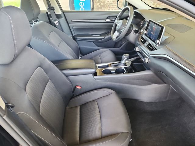 Used 2024 Nissan Altima 2.5 SV FWD image 12