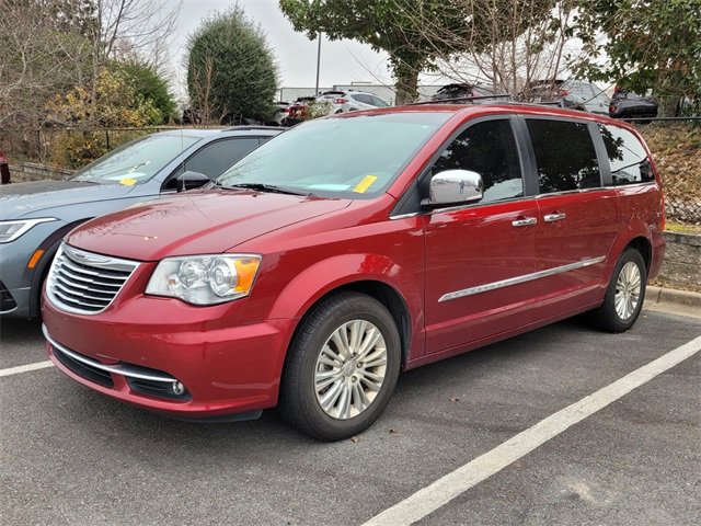 Used 2014 Chrysler Town & Country Limited image 3