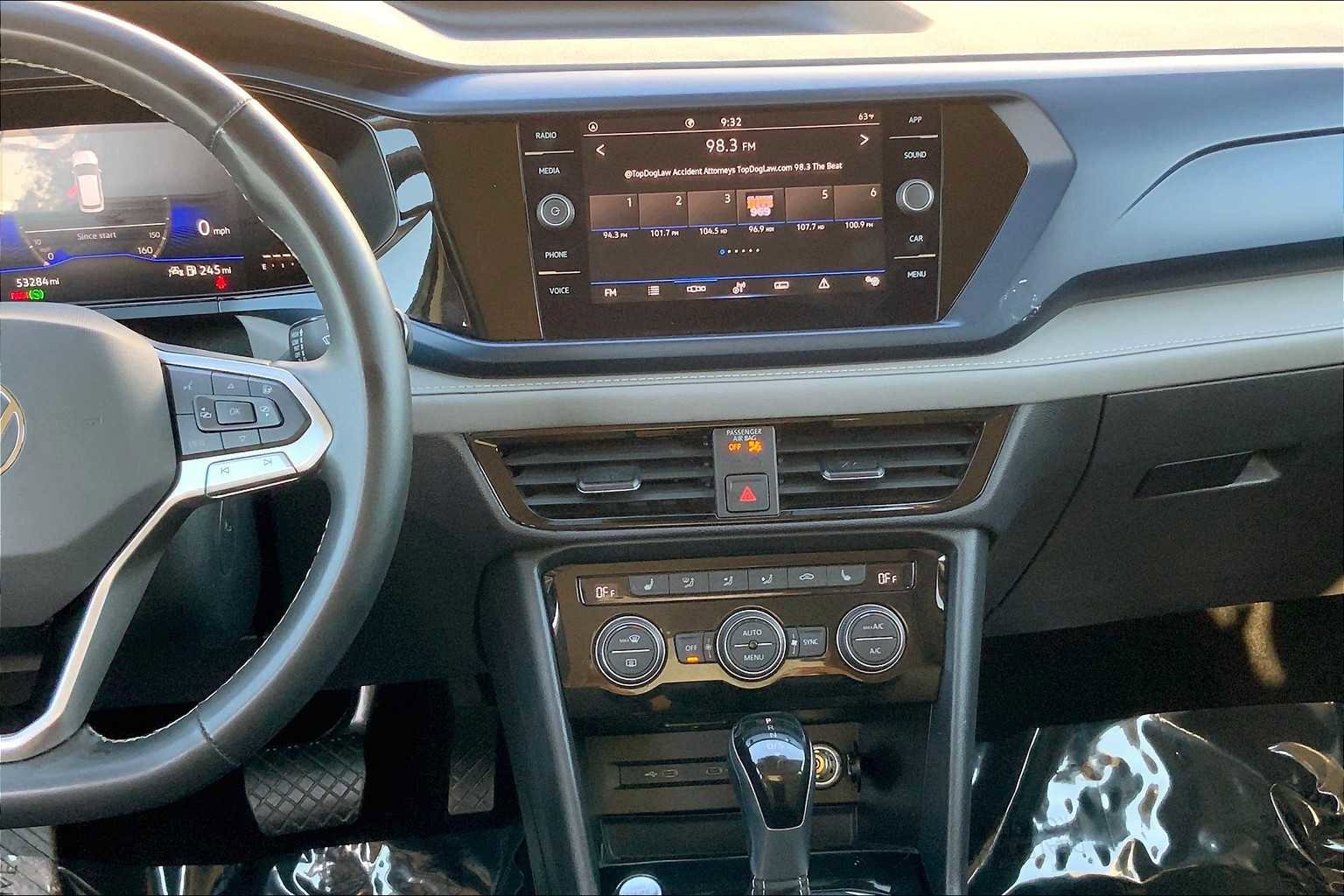 Used 2024 Volkswagen Taos SE image 6