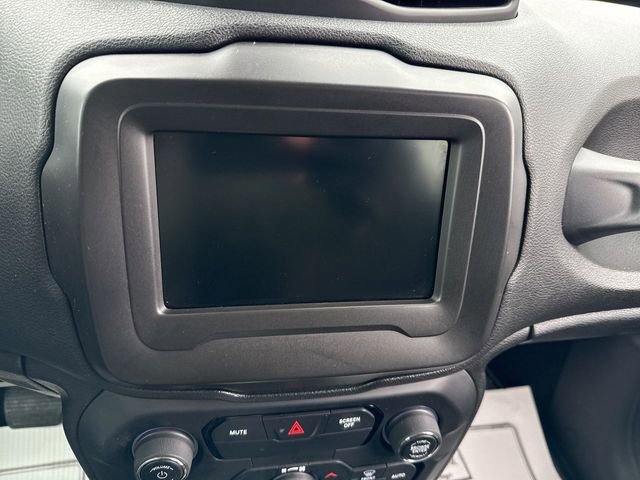 Used 2020 Jeep Renegade Latitude w/ Cold Weather Group AWD/4WD image 16