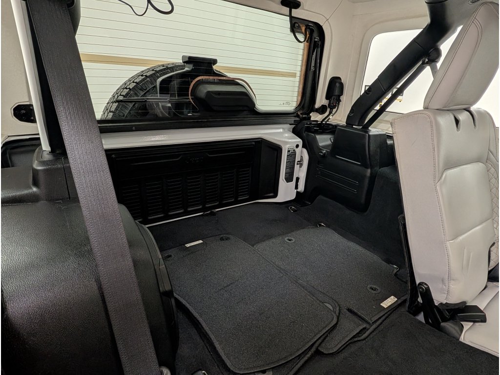 Used 2022 Jeep Wrangler Unlimited Sahara AWD/4WD image 16