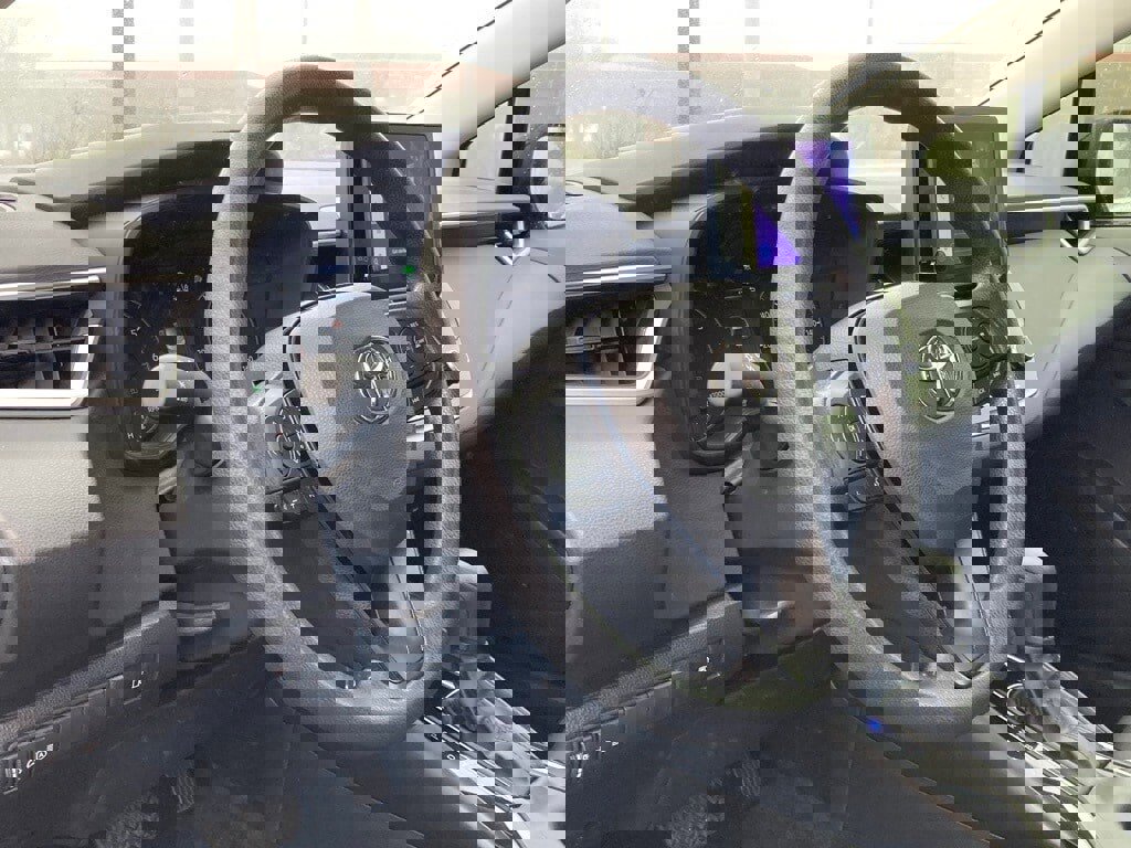 Used 2025 Toyota Corolla LE image 7