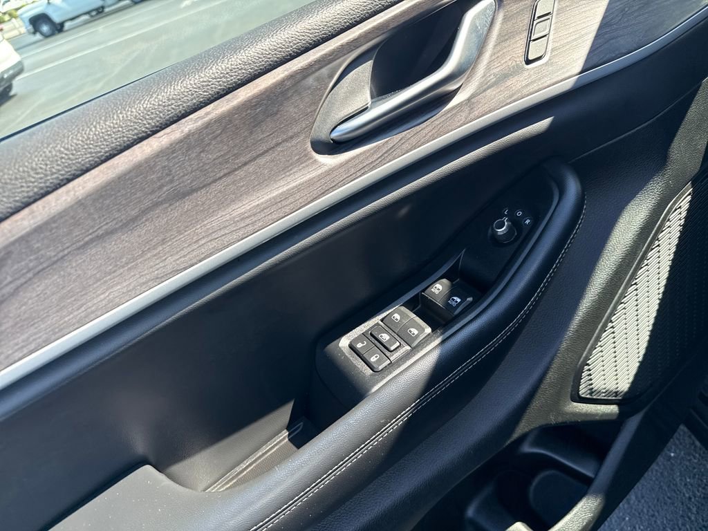 Used 2024 Jeep Grand Cherokee L Limited w/ Luxury Tech Group II image 14