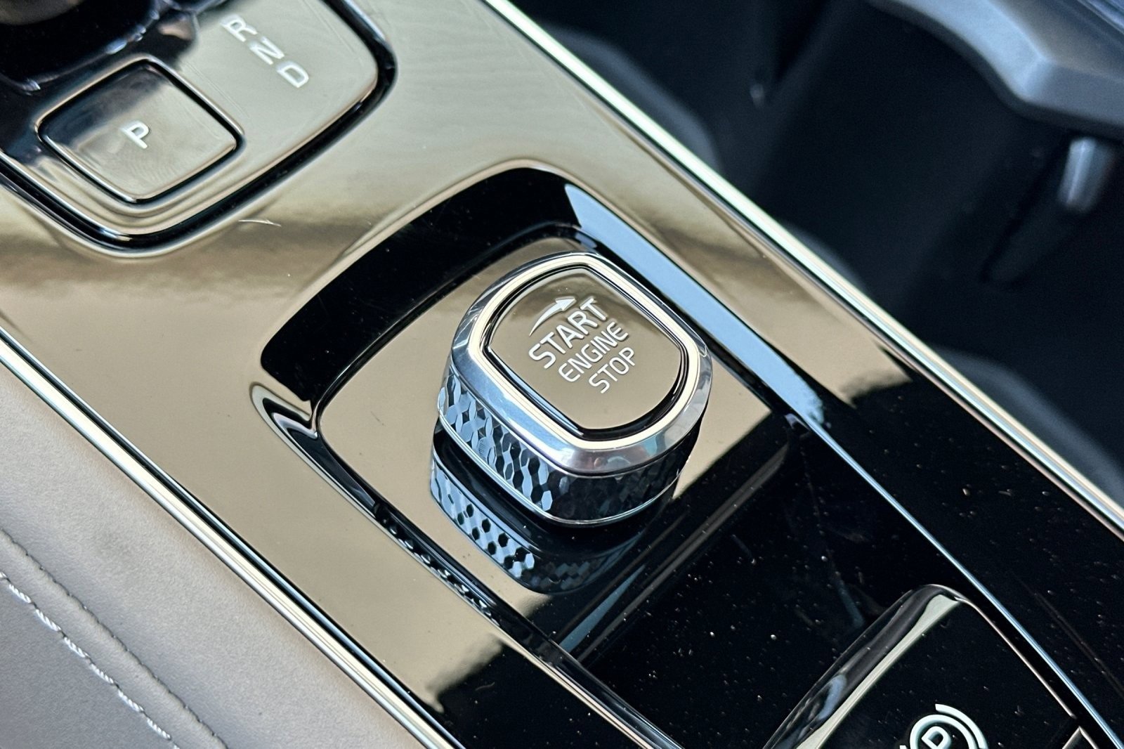 New 2026 Volvo XC90 T8 Plus image 25