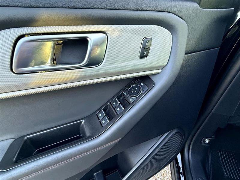 Used 2025 Ford Explorer Active image 23