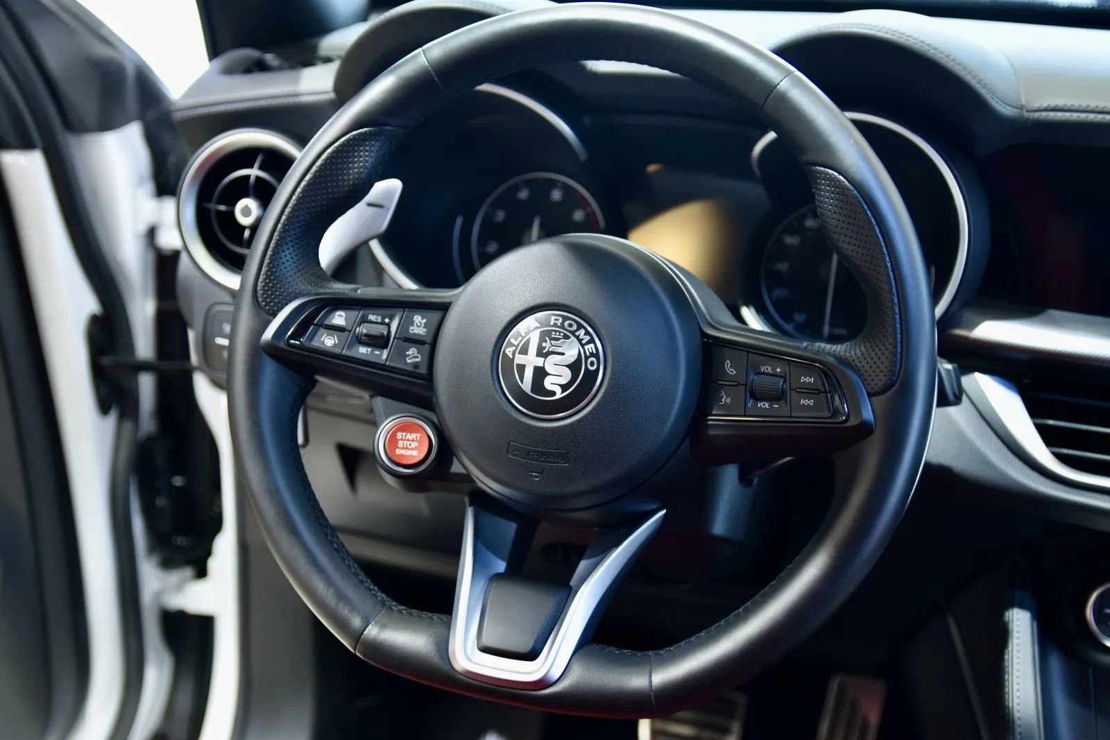 Used 2022 Alfa Romeo Stelvio Veloce AWD/4WD image 19