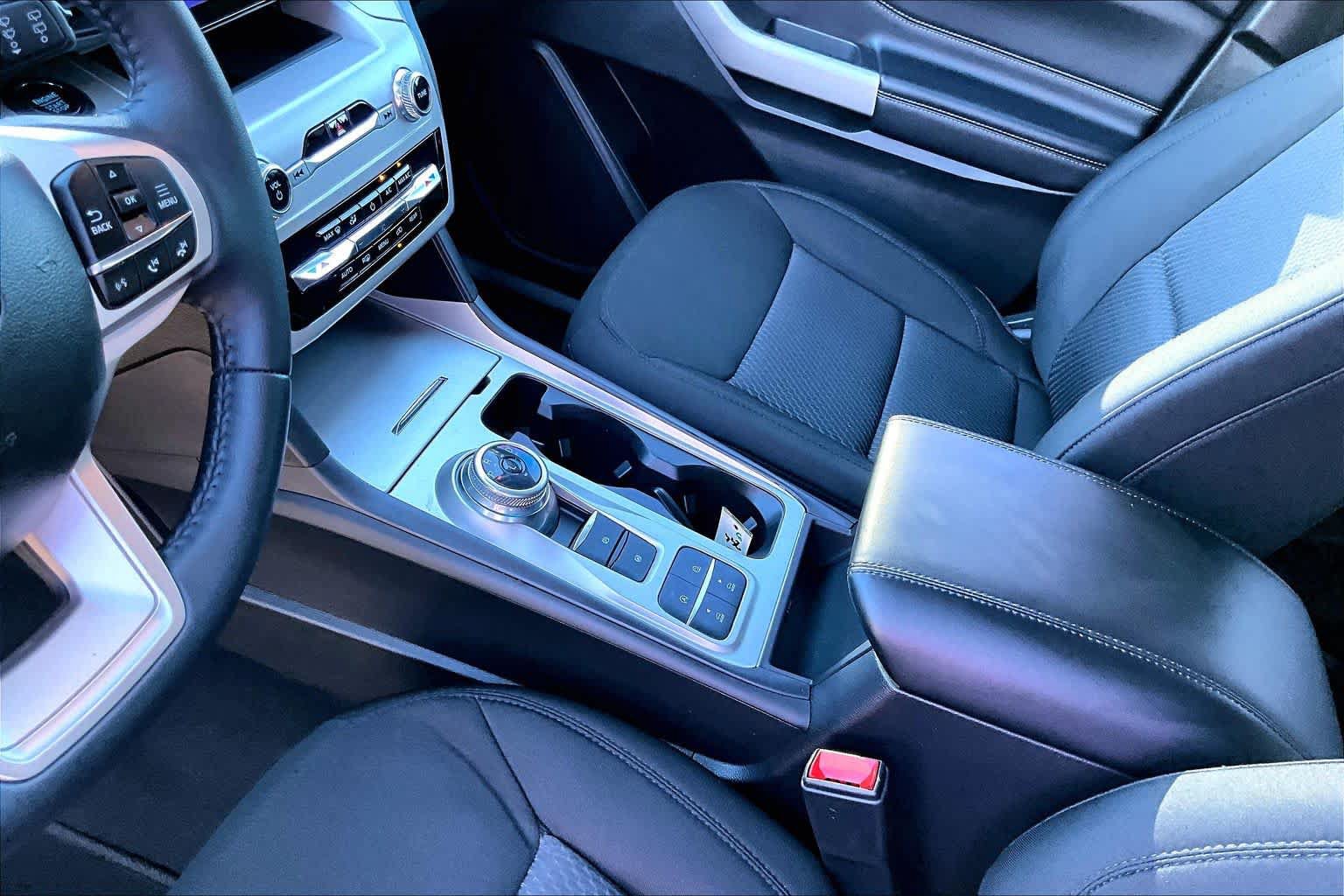 Certified 2023 Ford Explorer XLT RWD image 17