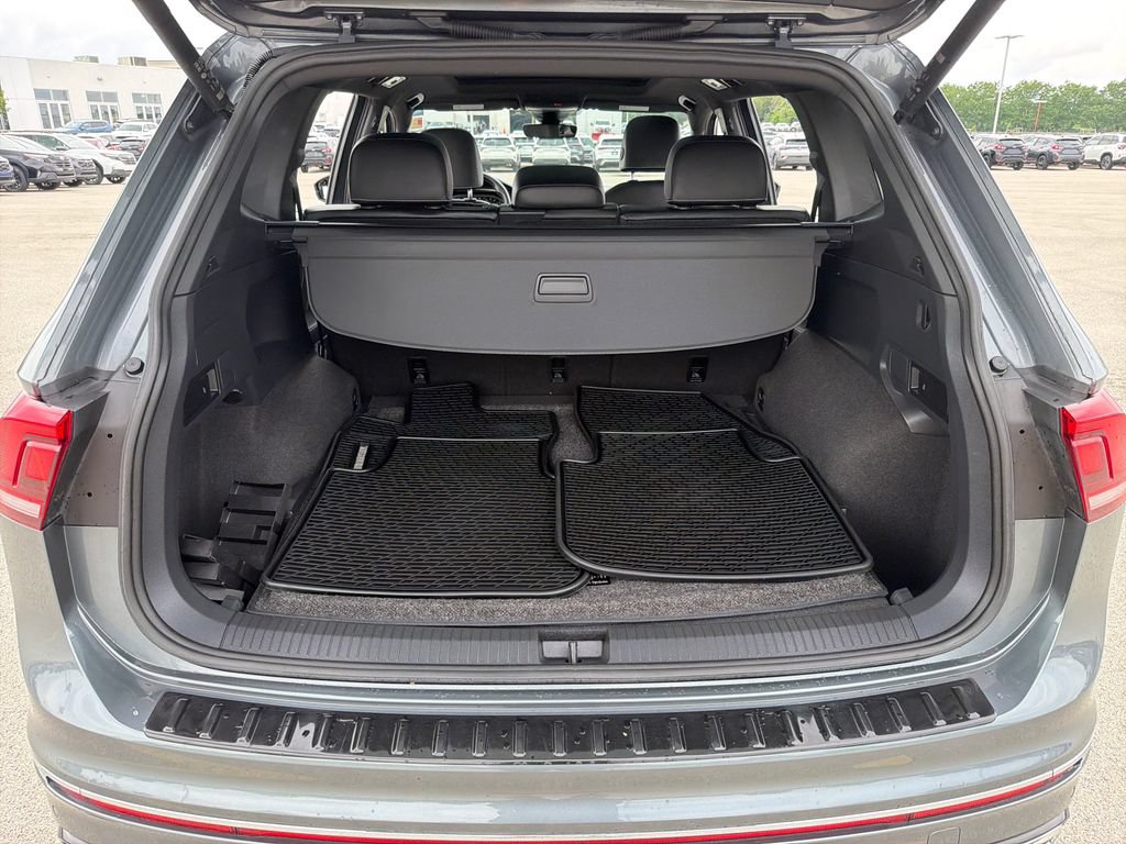 Certified 2022 Volkswagen Tiguan SEL R-Line AWD/4WD image 30
