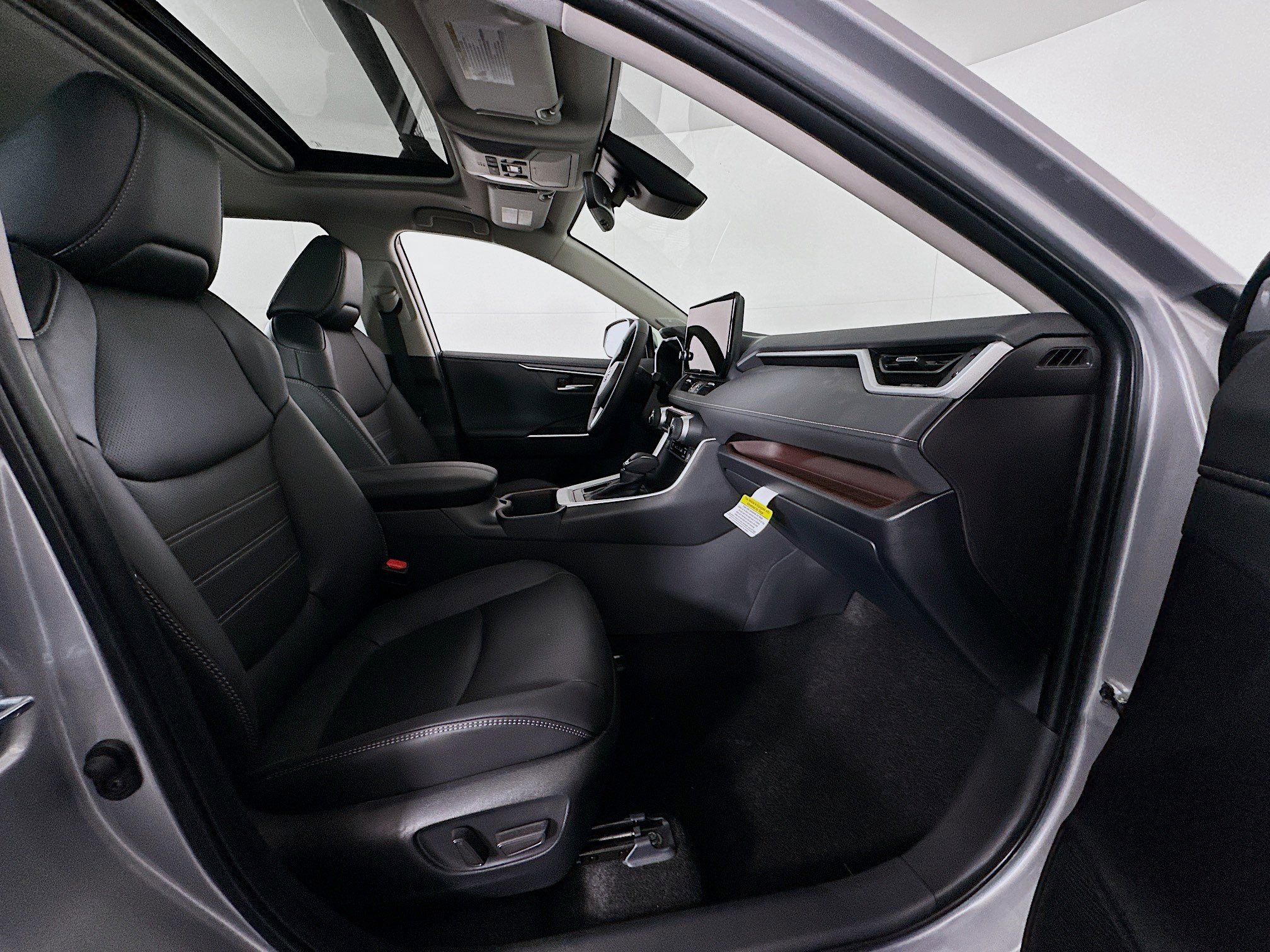 Used 2025 Toyota RAV4 Limited image 32