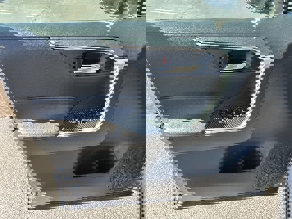 Used 2020 Toyota RAV4 XLE image 3