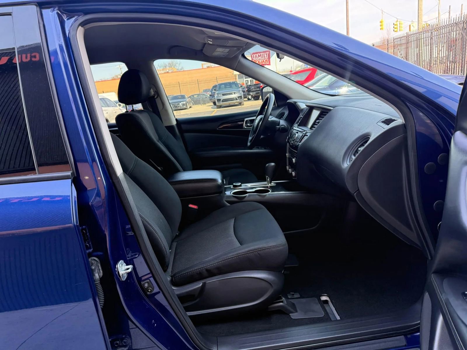 Used 2018 Nissan Pathfinder S image 8
