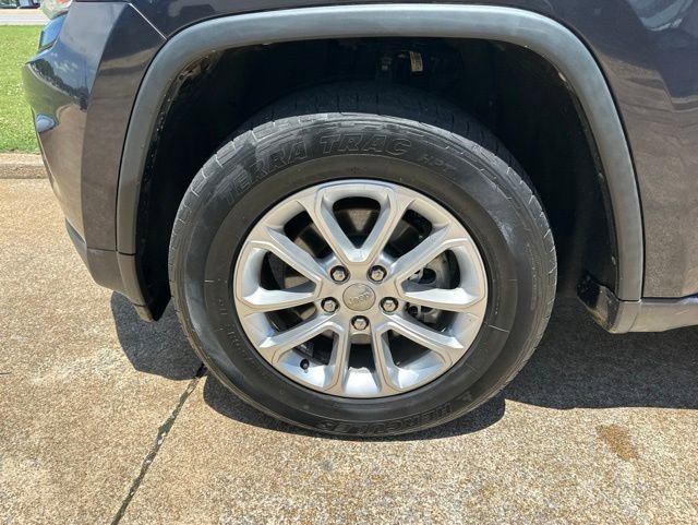 Used 2014 Jeep Grand Cherokee Laredo w/ 18" Wheel & 8.4" Radio Group RWD image 5
